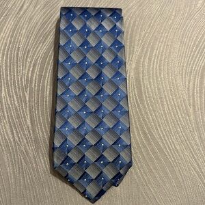 Men’s blue geometric Arrow silk tie- 60” x 3.25”
